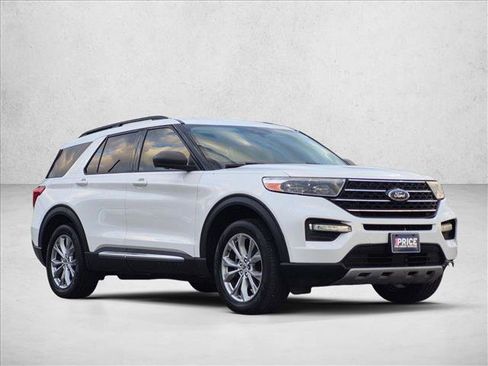 Used 2020 Ford Explorer XLT w/ Equipment Group 202A RWD image 3