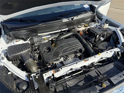 Used 2024 GMC Terrain SLT image 25