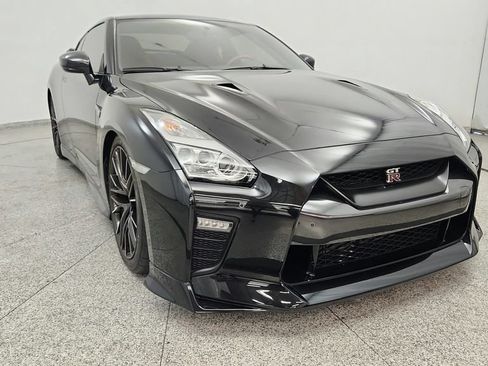 Used 2020 Nissan GT-R Premium w/ Premium Interior Package AWD/4WD image 12