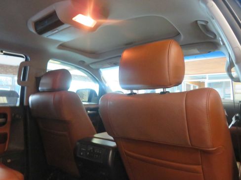 Used 2017 Toyota Sequoia Platinum AWD/4WD image 30