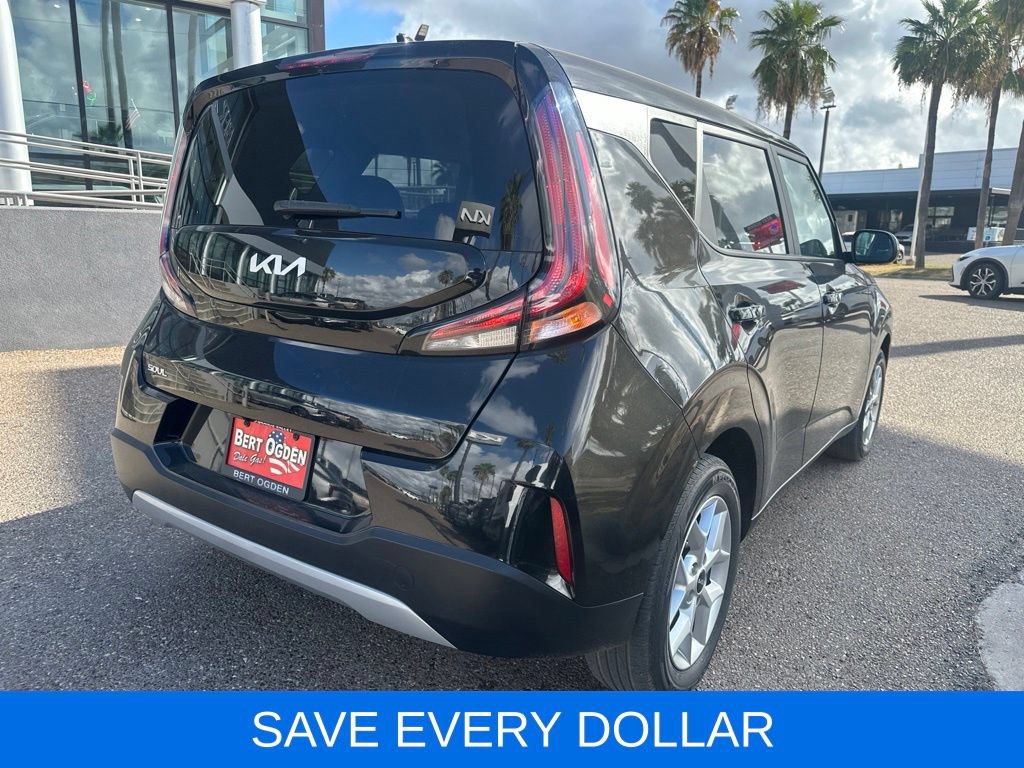 Used 2023 Kia Soul LX w/ Option Group 015 FWD image 4