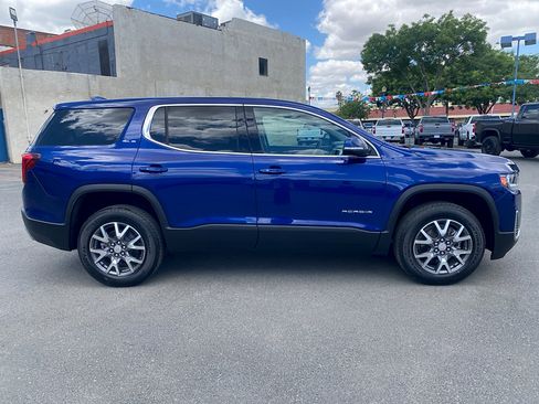 Used 2023 GMC Acadia SLE FWD image 2