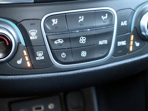 Used 2024 Chevrolet Equinox LT image 27