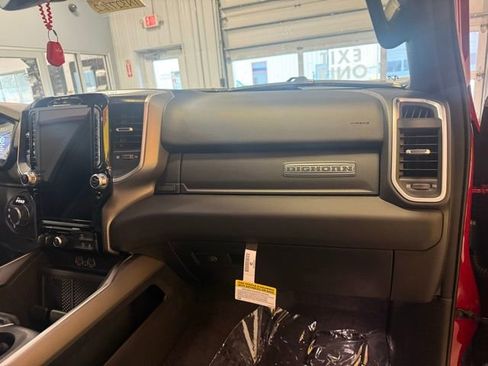 New 2026 RAM 1500 4x4 Crew Cab image 18