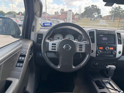 Used 2014 Nissan Frontier PRO-4X image 11