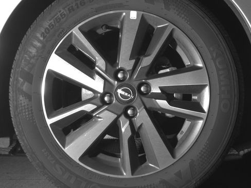 Used 2025 Nissan Versa SV image 10