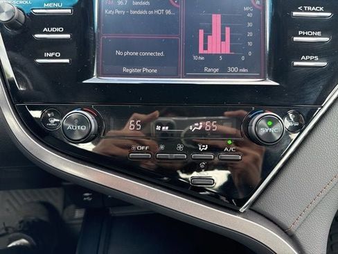 Used 2018 Toyota Camry XLE FWD image 27