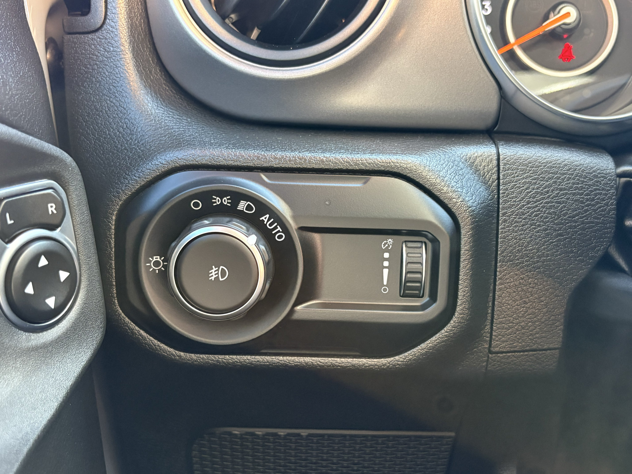 Used 2023 Jeep Wrangler Unlimited Sport AWD/4WD image 35