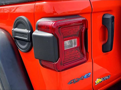 Used 2023 Jeep Wrangler Unlimited Rubicon 4xe AWD/4WD image 31