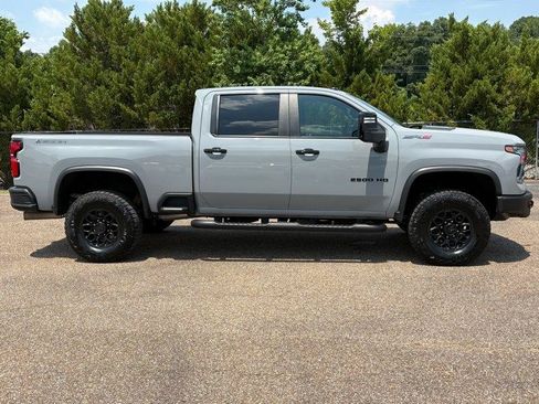 Used 2024 Chevrolet Silverado 2500 ZR2 w/ ZR2 Bison Edition AWD/4WD image 4