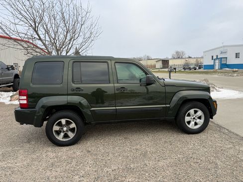 Used 2010 Jeep Liberty Sport image 4