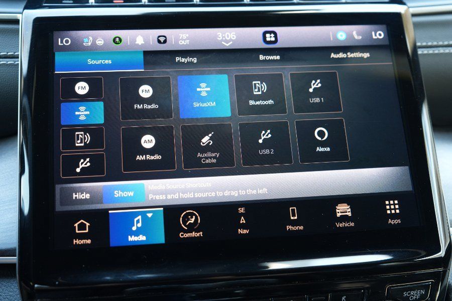 Used 2024 Jeep Grand Cherokee L Limited w/ Luxury Tech Group II AWD/4WD image 30