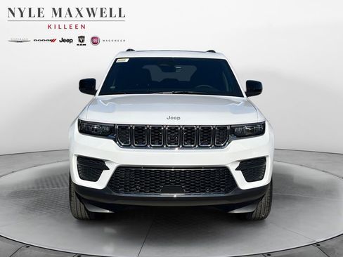 New 2025 Jeep Grand Cherokee Laredo w/ Luxury Tech Group I image 18