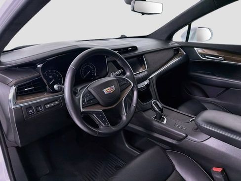 Used 2018 Cadillac XT5 Platinum w/ Driver Assist Package AWD/4WD image 9