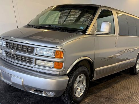 Used 2002 Chevrolet Express 1500 LT RWD image 3