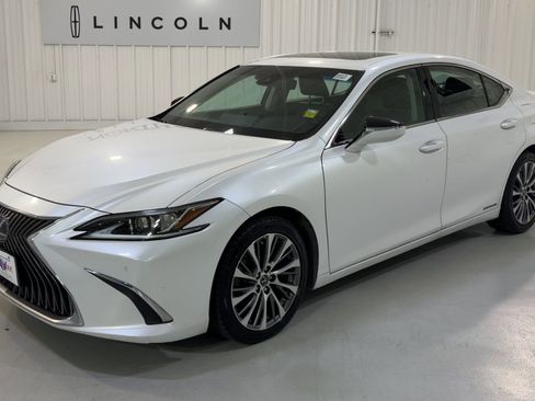 Used 2020 Lexus ES 300h w/ Premium Package image 5