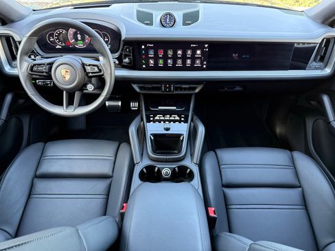 New 2025 Porsche Cayenne E-Hybrid Coupe AWD/4WD image 14