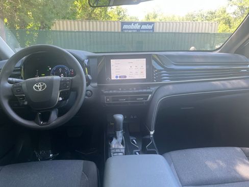 Used 2025 Toyota Camry LE FWD image 32