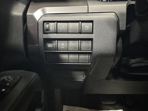 Used 2025 Toyota 4Runner SR5 AWD/4WD image 17