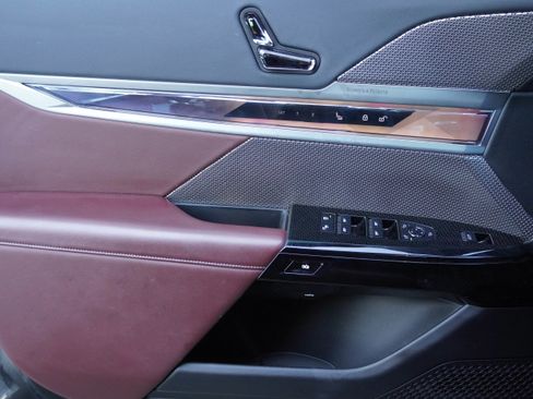 Certified 2023 BMW 740i RWD image 32