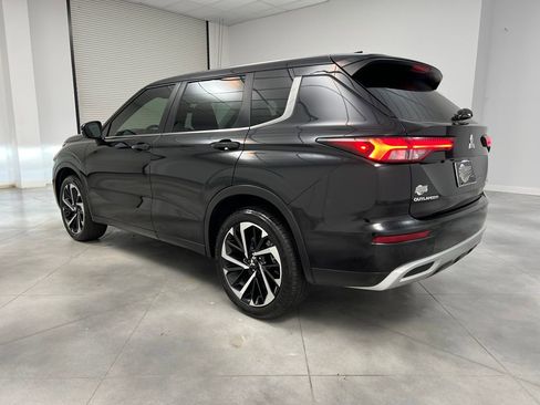 Used 2023 Mitsubishi Outlander SE image 5