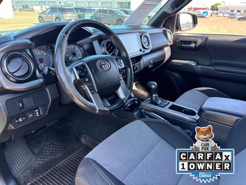 Used 2022 Toyota Tacoma TRD Off-Road AWD/4WD image 19