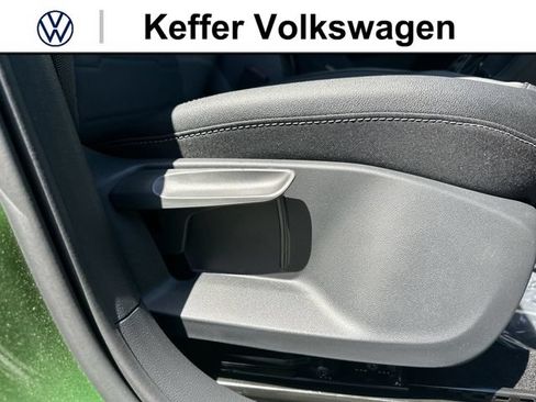 New 2026 Volkswagen Taos SE AWD/4WD image 30