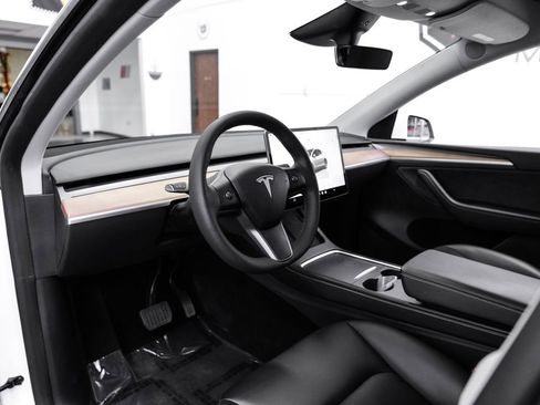 Used 2023 Tesla Model Y Long Range AWD/4WD image 3