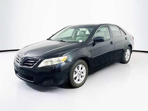 Used 2011 Toyota Camry LE w/ LE Extra-Value Pkg FWD image 3