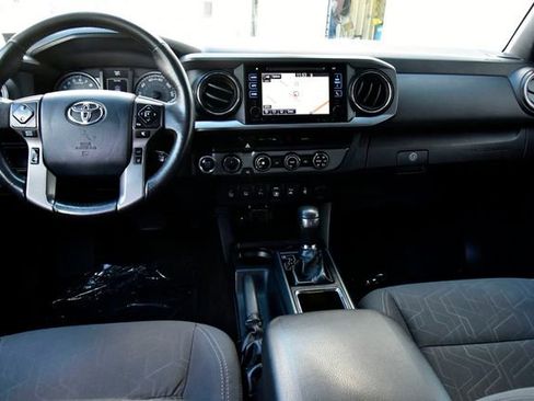 Used 2018 Toyota Tacoma TRD Off-Road image 16