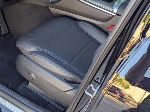 Used 2026 Mercedes-Benz GLC 300 image 4