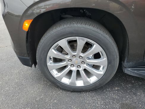 Used 2021 Chevrolet Suburban Premier w/ Premium Package image 10