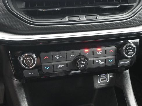 Used 2025 Jeep Compass Trailhawk w/ Trailer Tow Group AWD/4WD image 18