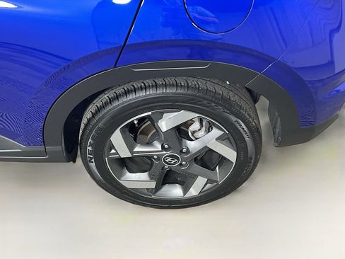 Used 2025 Hyundai Venue SEL FWD image 25