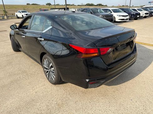 Used 2024 Nissan Altima 2.5 SV FWD image 8