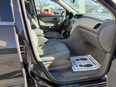 Used 2017 Chevrolet Traverse LT w/ Style and Technology Package image 20