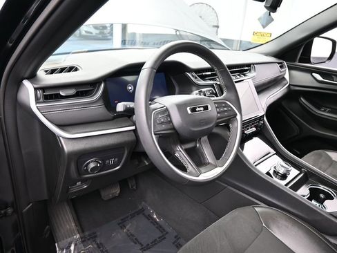 Used 2024 Jeep Grand Cherokee L Altitude image 10