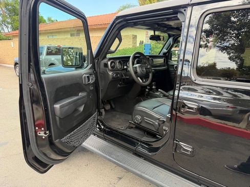 Used 2023 Jeep Wrangler Unlimited Sport AWD/4WD image 18