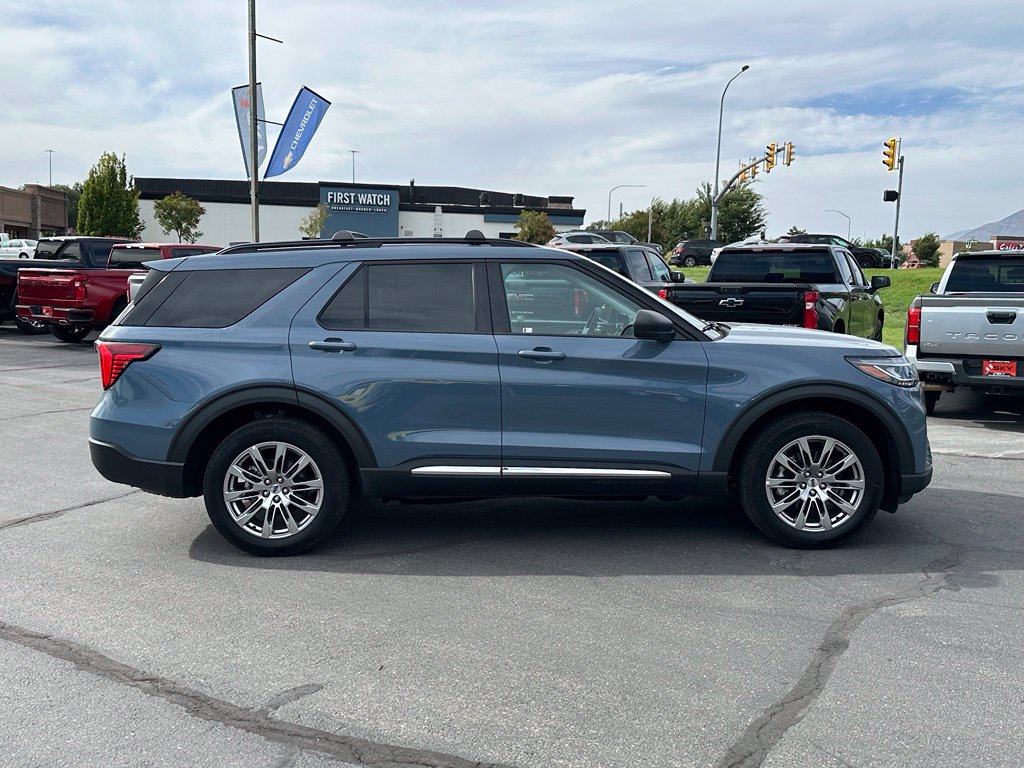Used 2025 Ford Explorer Active w/ Active Comfort Package AWD/4WD image 4