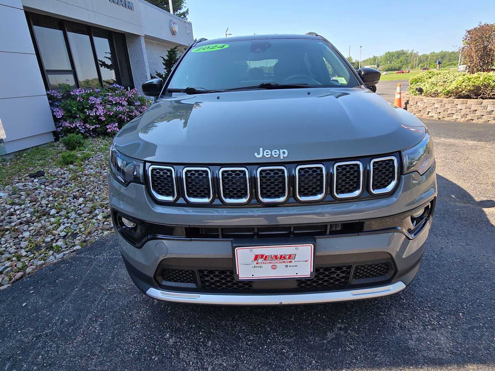 Used 2024 Jeep Compass Limited AWD/4WD image 9