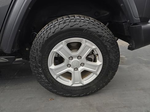 Used 2018 Jeep Wrangler Unlimited Sport S AWD/4WD image 14