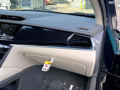 Used 2025 Cadillac XT6 Premium Luxury image 33