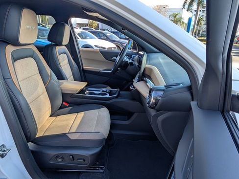 Used 2025 Chevrolet Equinox ACTIV w/ Safety and Technology Package image 21