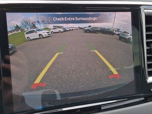 Used 2023 Chrysler Pacifica Touring-L FWD image 20