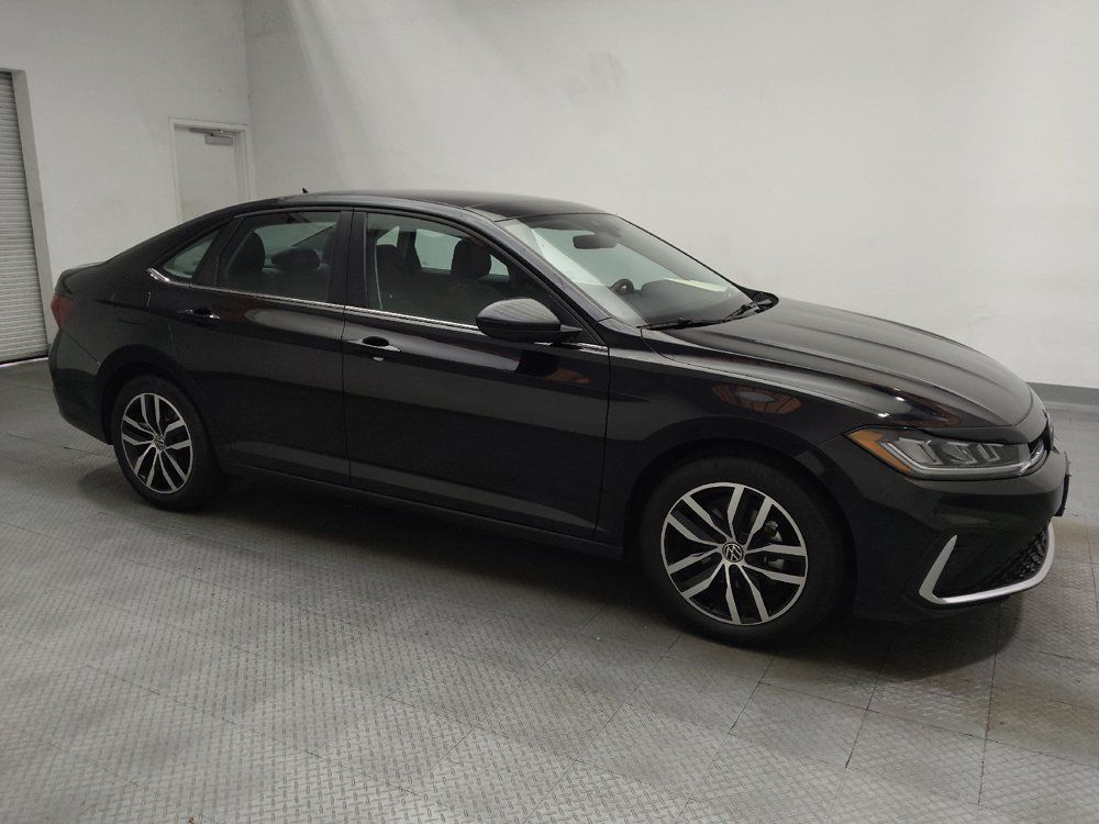 Used 2025 Volkswagen Jetta SE FWD image 11