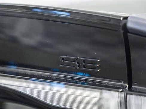New 2026 Toyota Prius Plug-In Hybrid FWD image 10