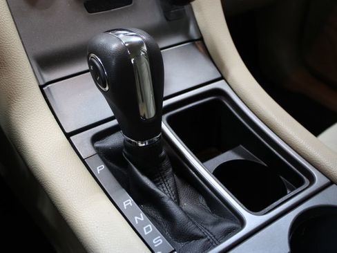 Used 2018 Ford Taurus SE image 24