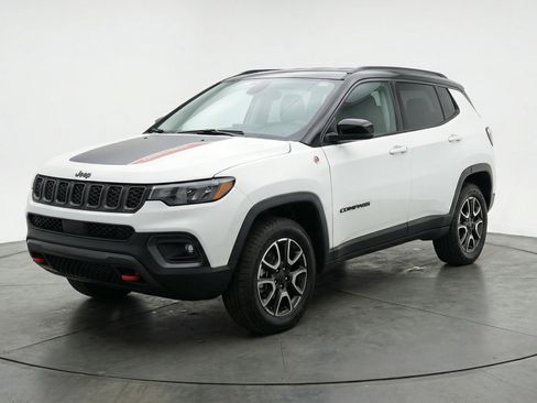 Used 2025 Jeep Compass Trailhawk w/ Trailer Tow Group image 3