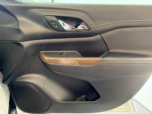 Used 2022 GMC Acadia SLE FWD image 32