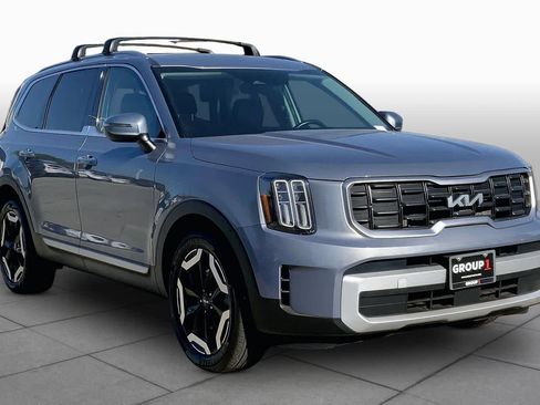 Used 2025 Kia Telluride S AWD/4WD image 3